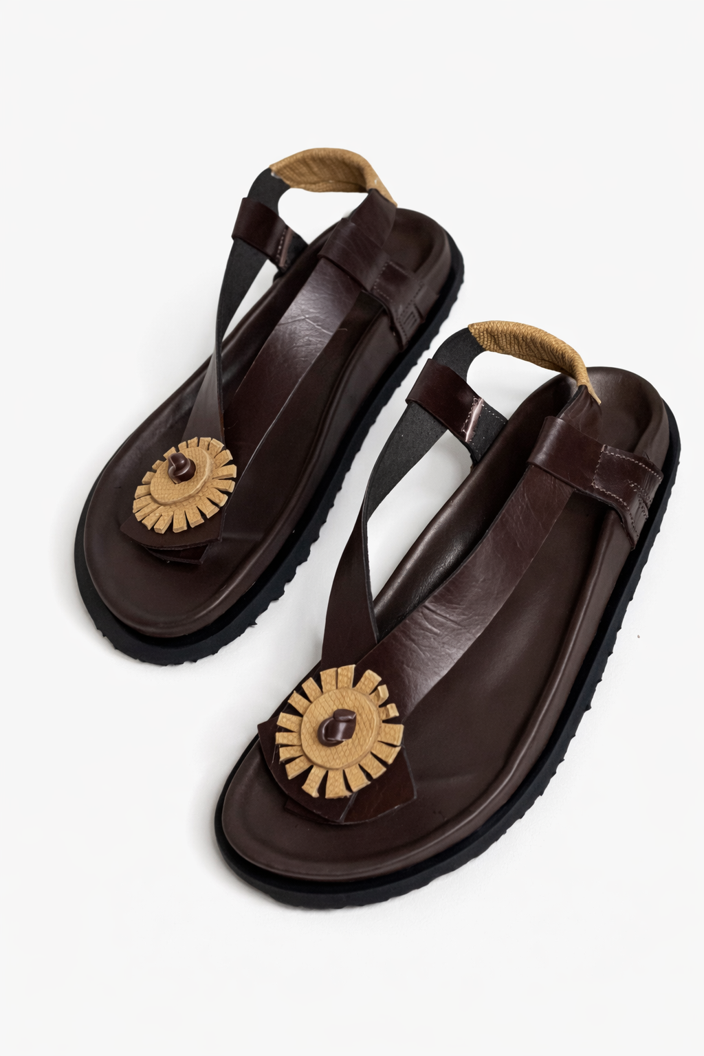 Sandales en cuir marron femme