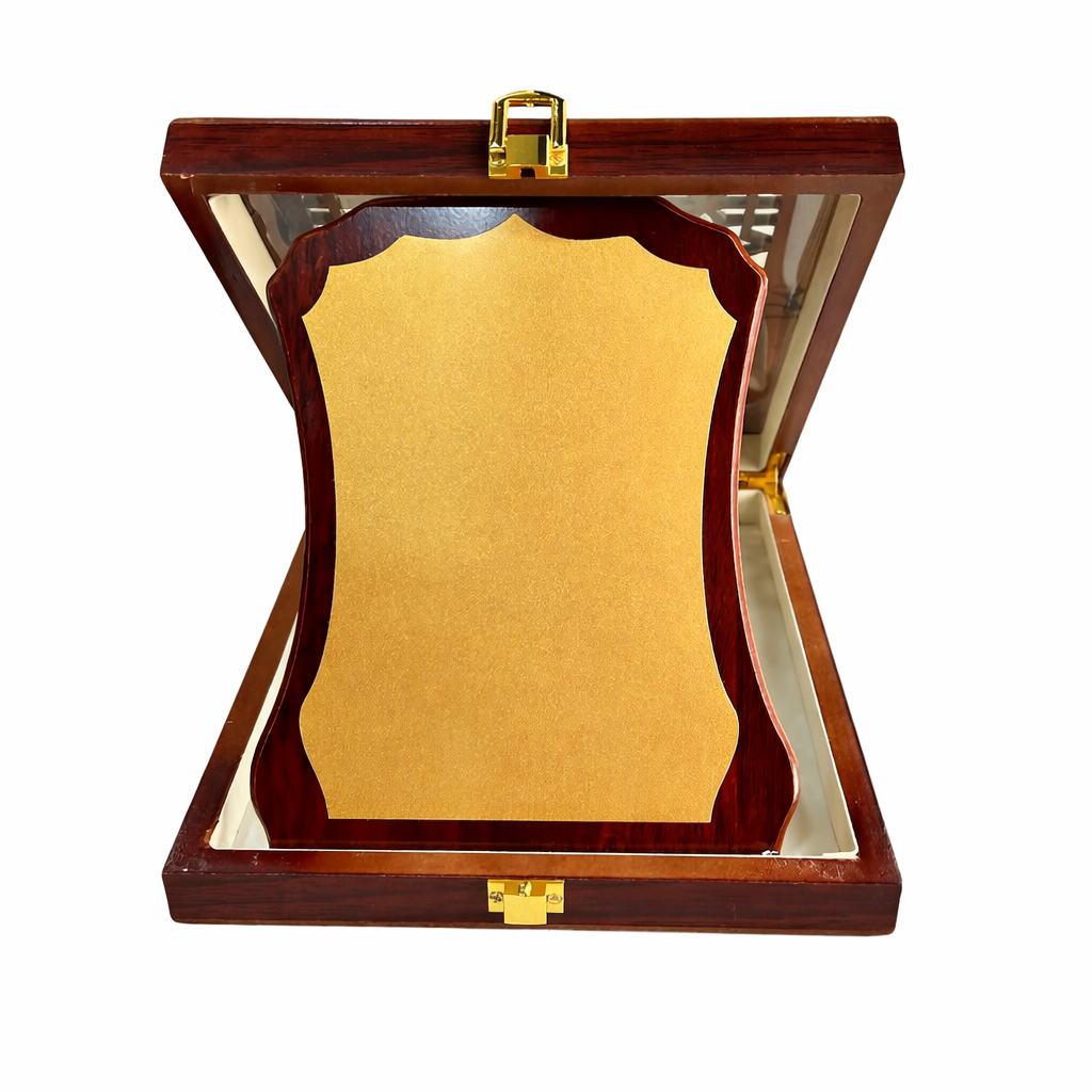 Plaque en bois et plaqué or