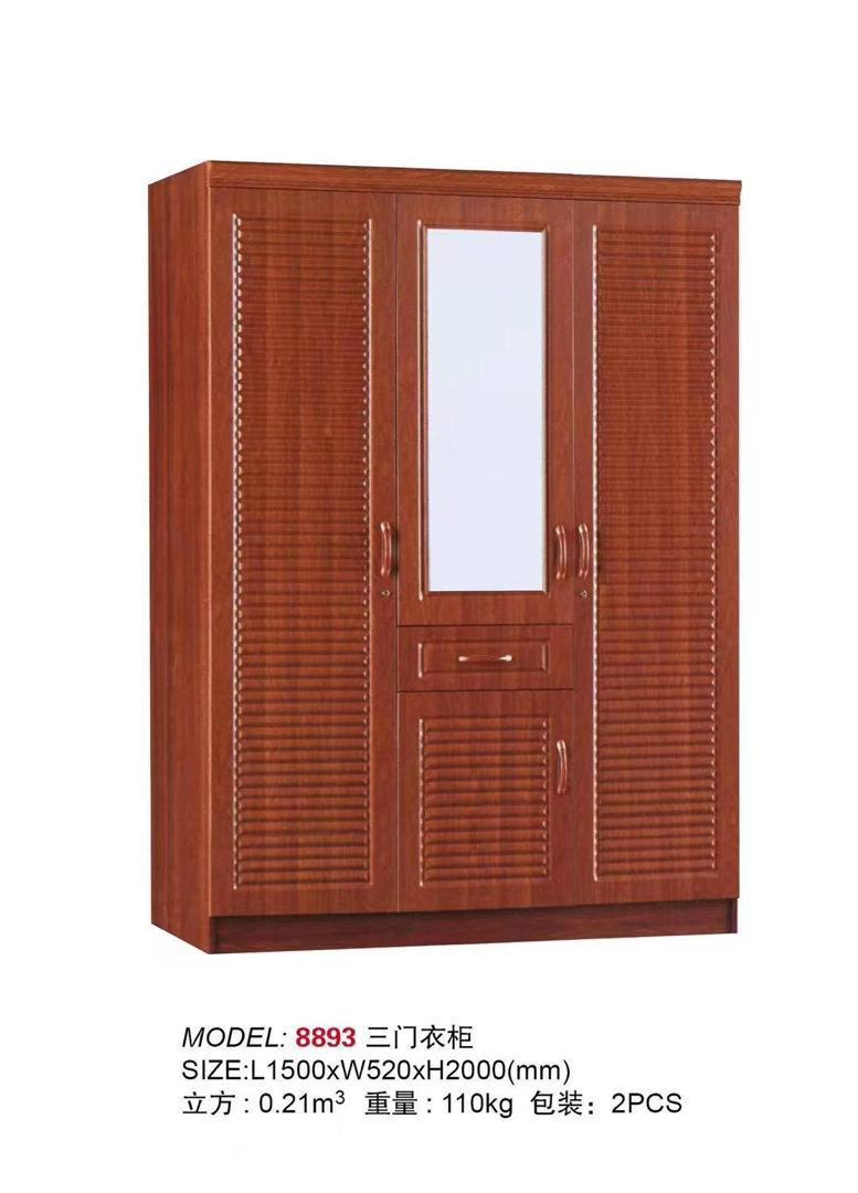Armoire en bois avec miroir et lamelles