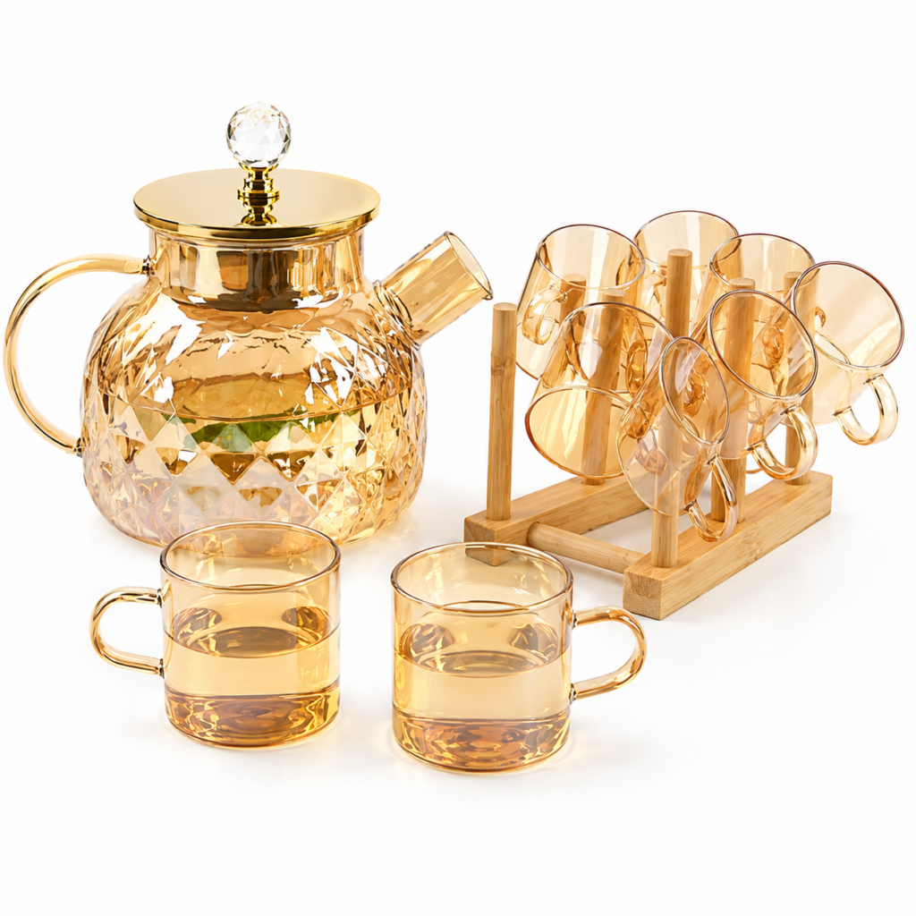 Un ensemble de thé en verre doré