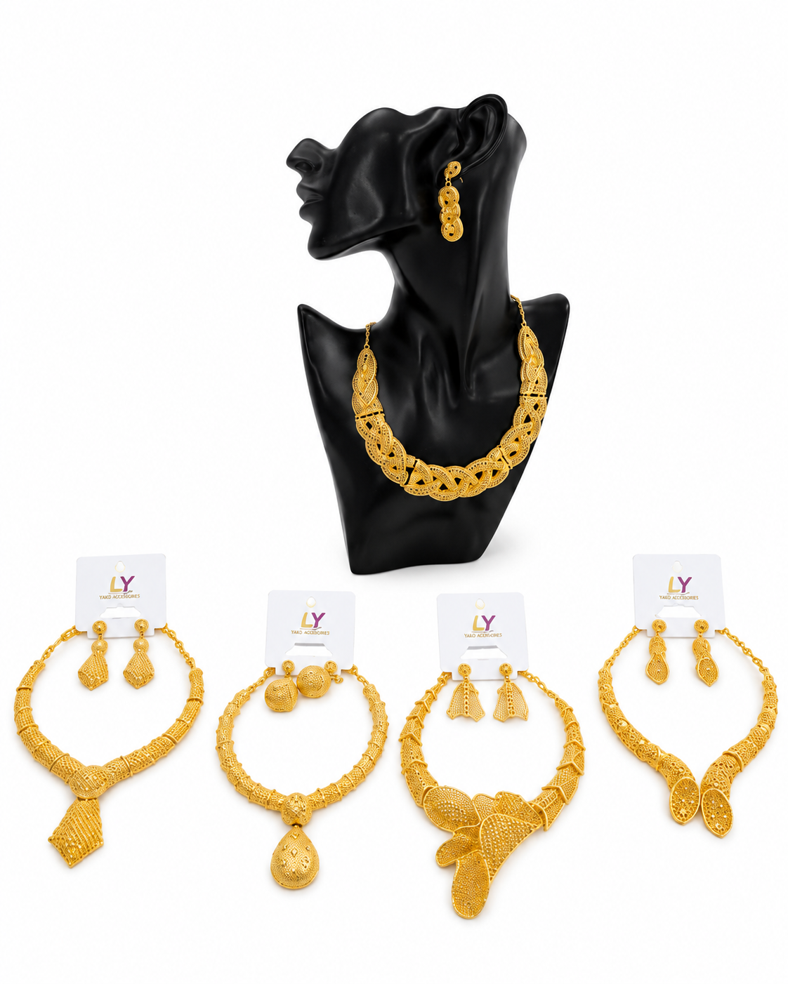 Collier et boucles d'oreilles dorés
