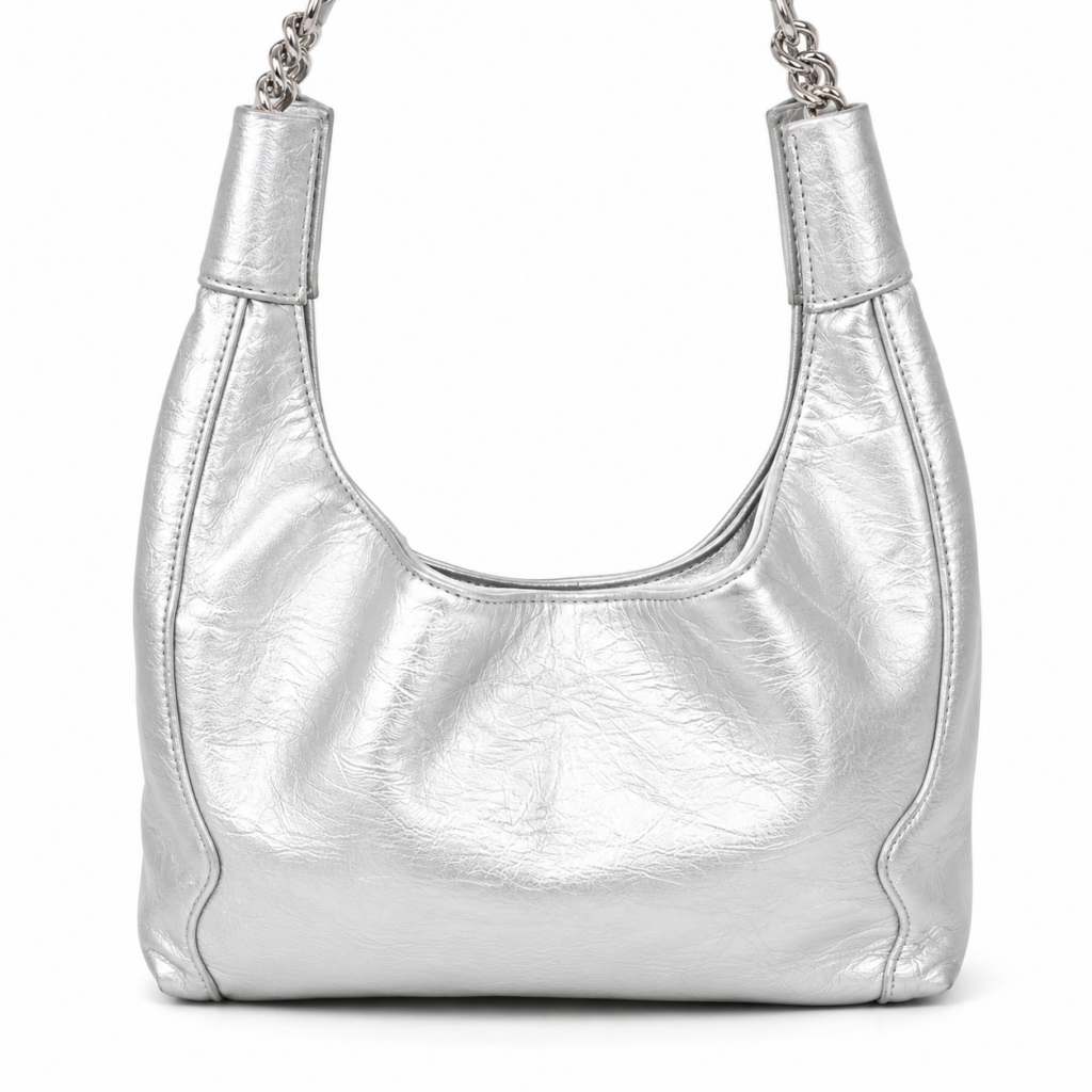 Sac à main argenté en cuir brillant