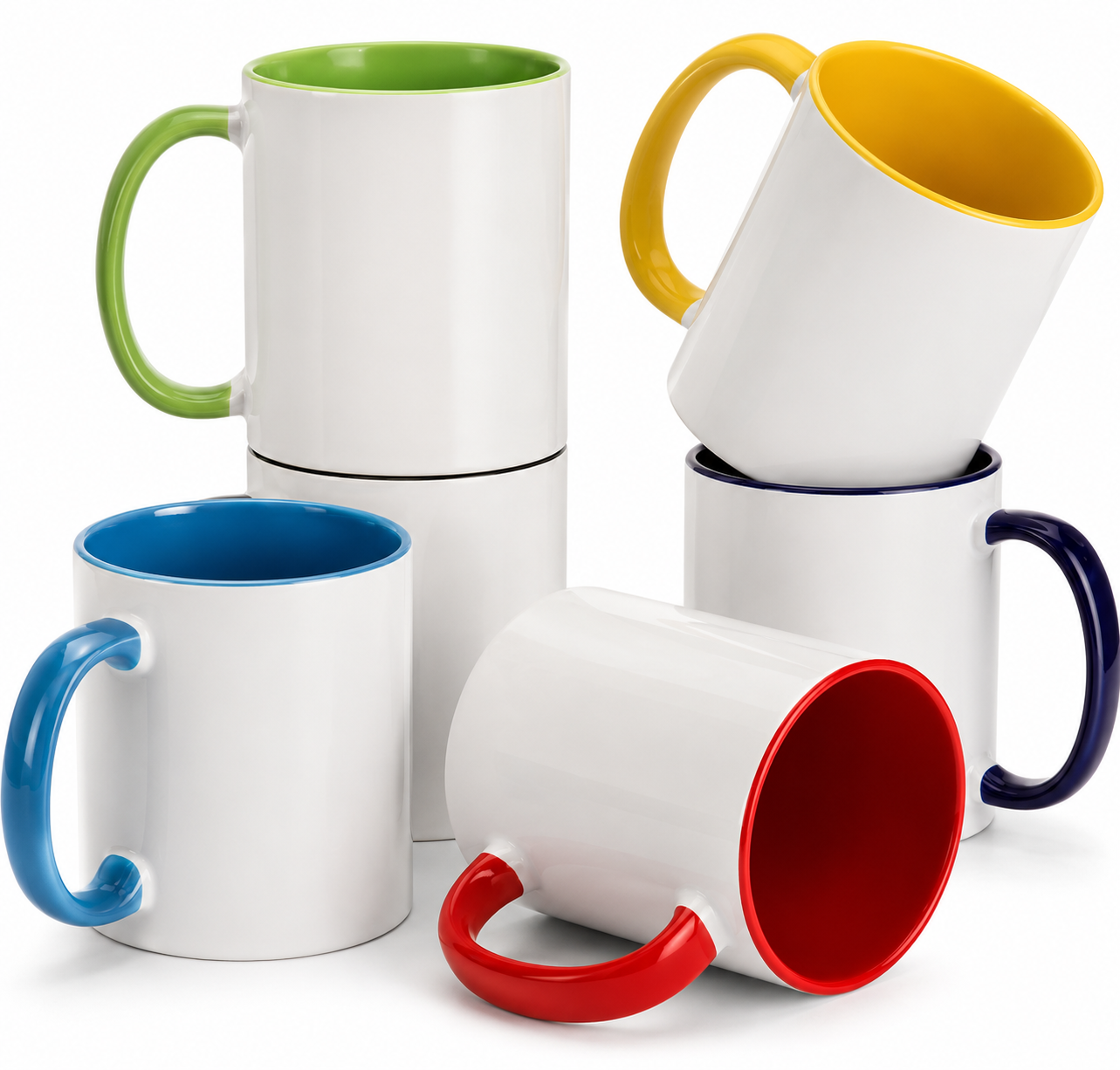 Tasses en céramique colorées agencées