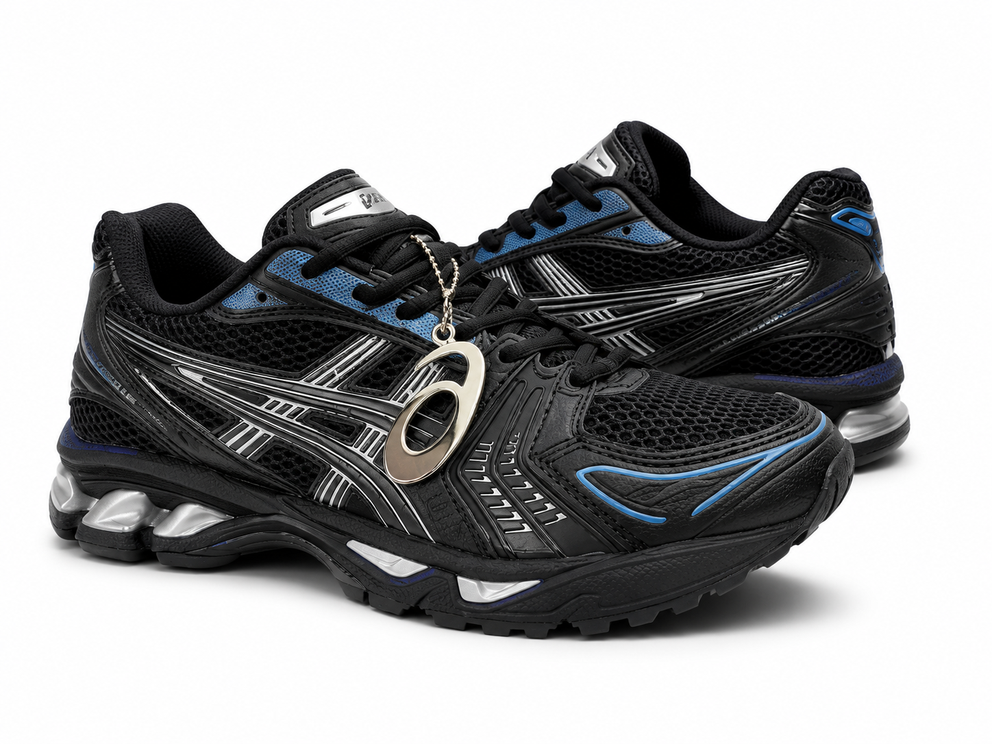 Baskets de course noires aux accents bleus