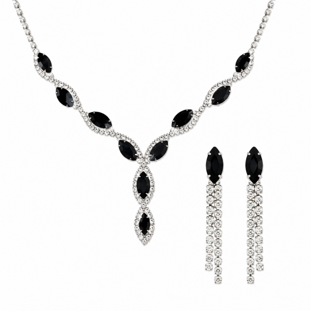 Parure de bijoux noirs et argentés