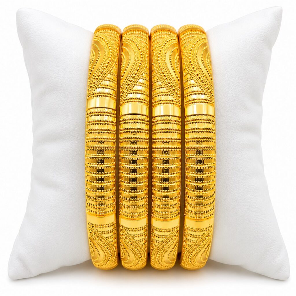 Lot de 4 Bracelets Joncs Dorés pour Femme – Motifs Gravés Élégants