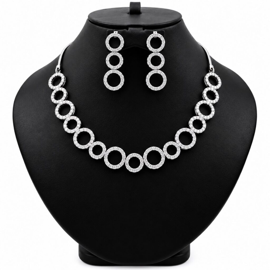 Parure de Bijoux Femme Argentée – Collier à Cercles Scintillants et Boucles d’Oreilles Pendantes Assorties
